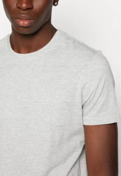 Pier One Unisex 5 Pack - Camiseta Básica - Black /Dark Blue/Dark Green -Pier One Mode Outlet Tienda 02e7c78a7d0a493fb729f5f1bba05c43