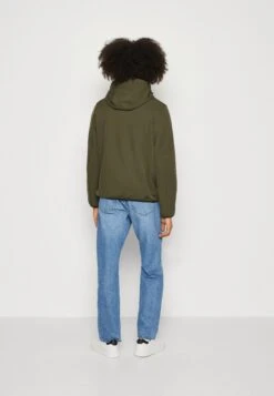 Pier One Impermeable - Olive 8 Pier One Impermeable - Olive -Pier One Mode Outlet Tienda 201a940e9ad84ffa9c0c24c0039d760e