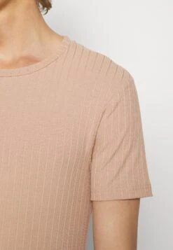 Pier One Camiseta Básica - Taupe -Pier One Mode Outlet Tienda 2a9ef7705c0841feb95a2bd4013ae01b
