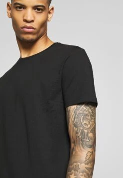 Pier One 3 Pack - Camiseta Básica -Black/ White 9 Pier One 3 Pack - Camiseta Básica -Black/ White -Pier One Mode Outlet Tienda 3c7fec9282cf41fe87a7e68583b84b09