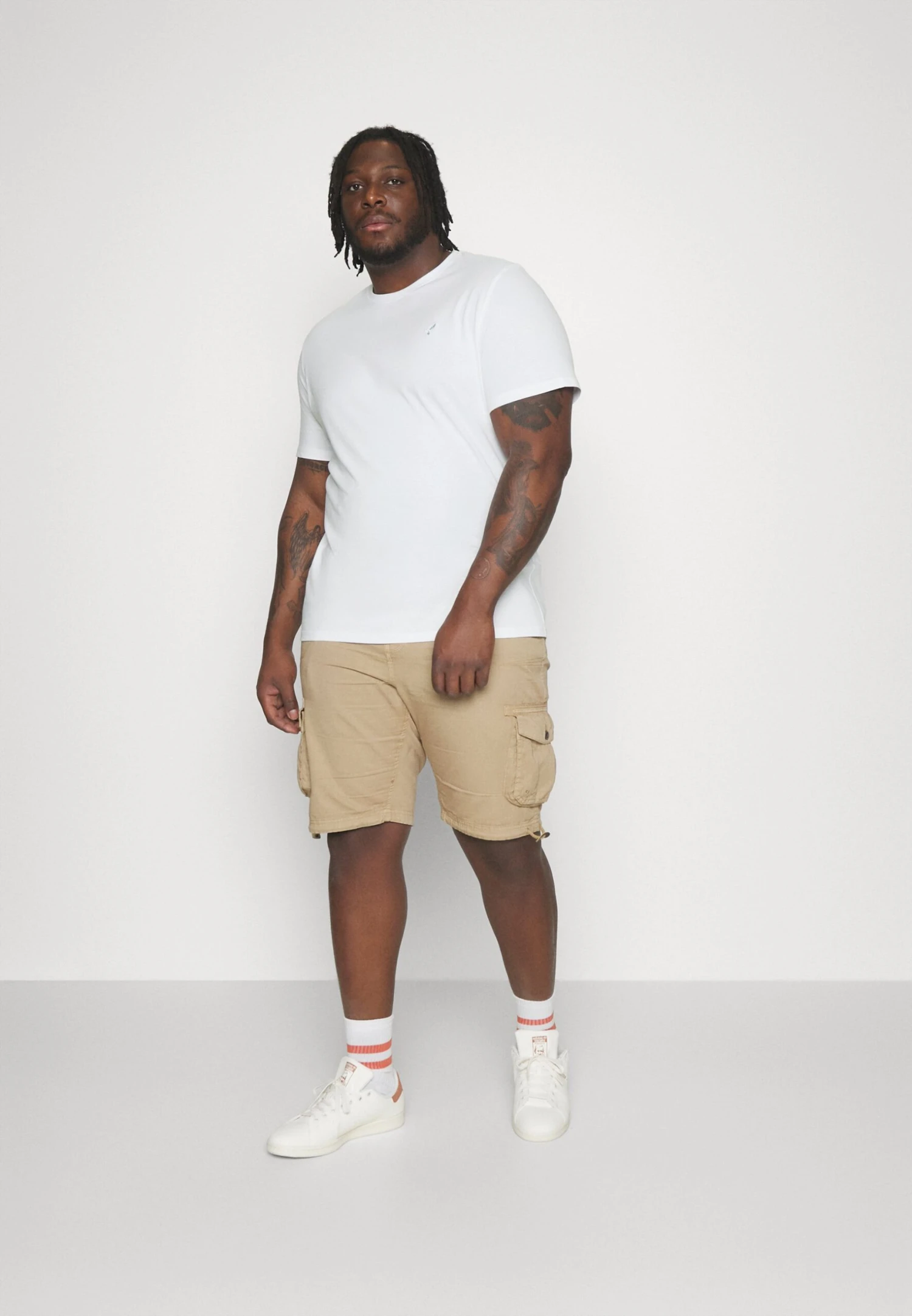 Pier One 5 Pack - Camiseta Básica - White/Mottled Dark Grey/Bordeaux 1 Pier One 5 Pack - Camiseta Básica - White/Mottled Dark Grey/Bordeaux