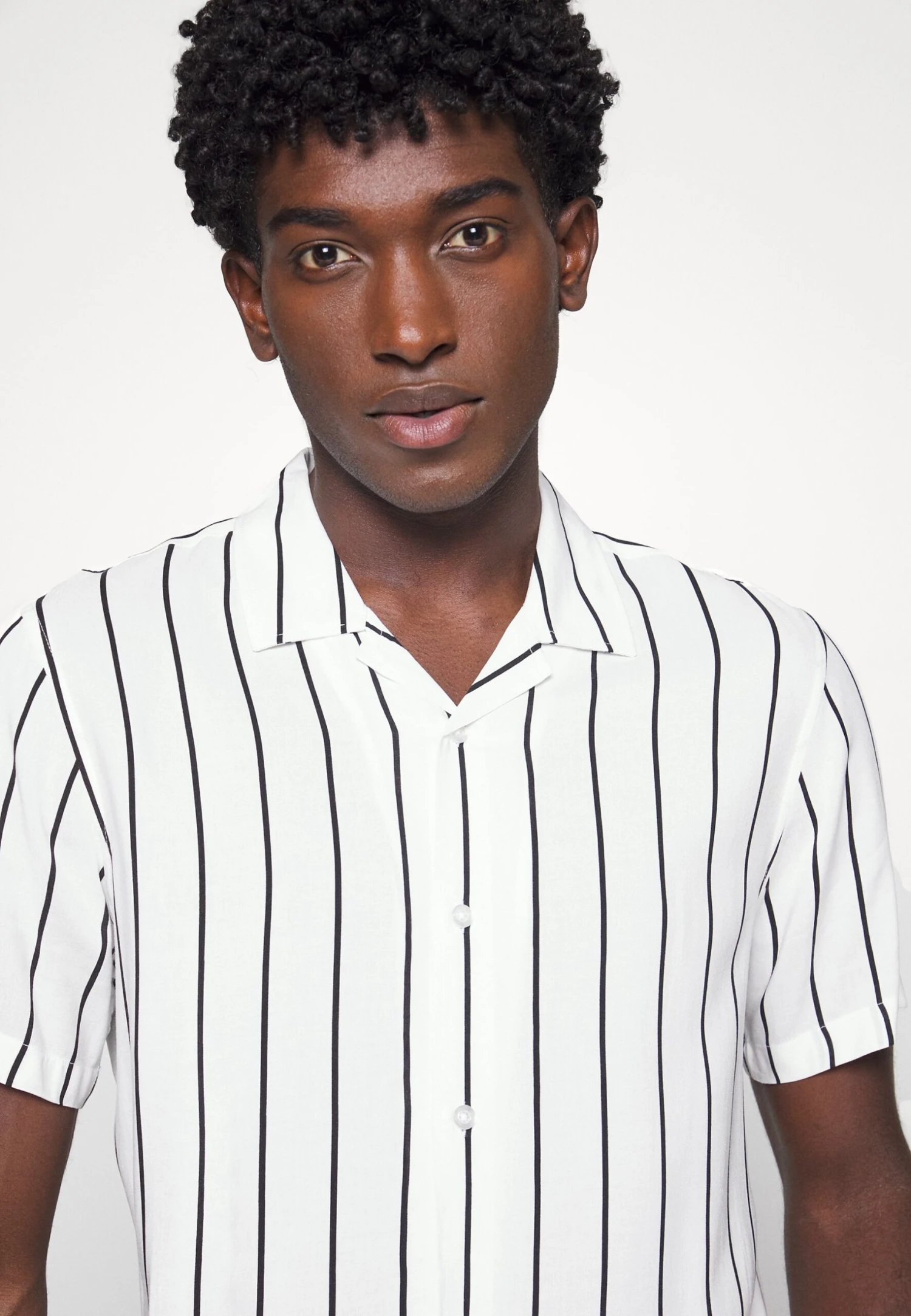 Pier One 2 Pack - Camisa - Black/White 11 Pier One 2 Pack - Camisa - Black/White - Imagen 11