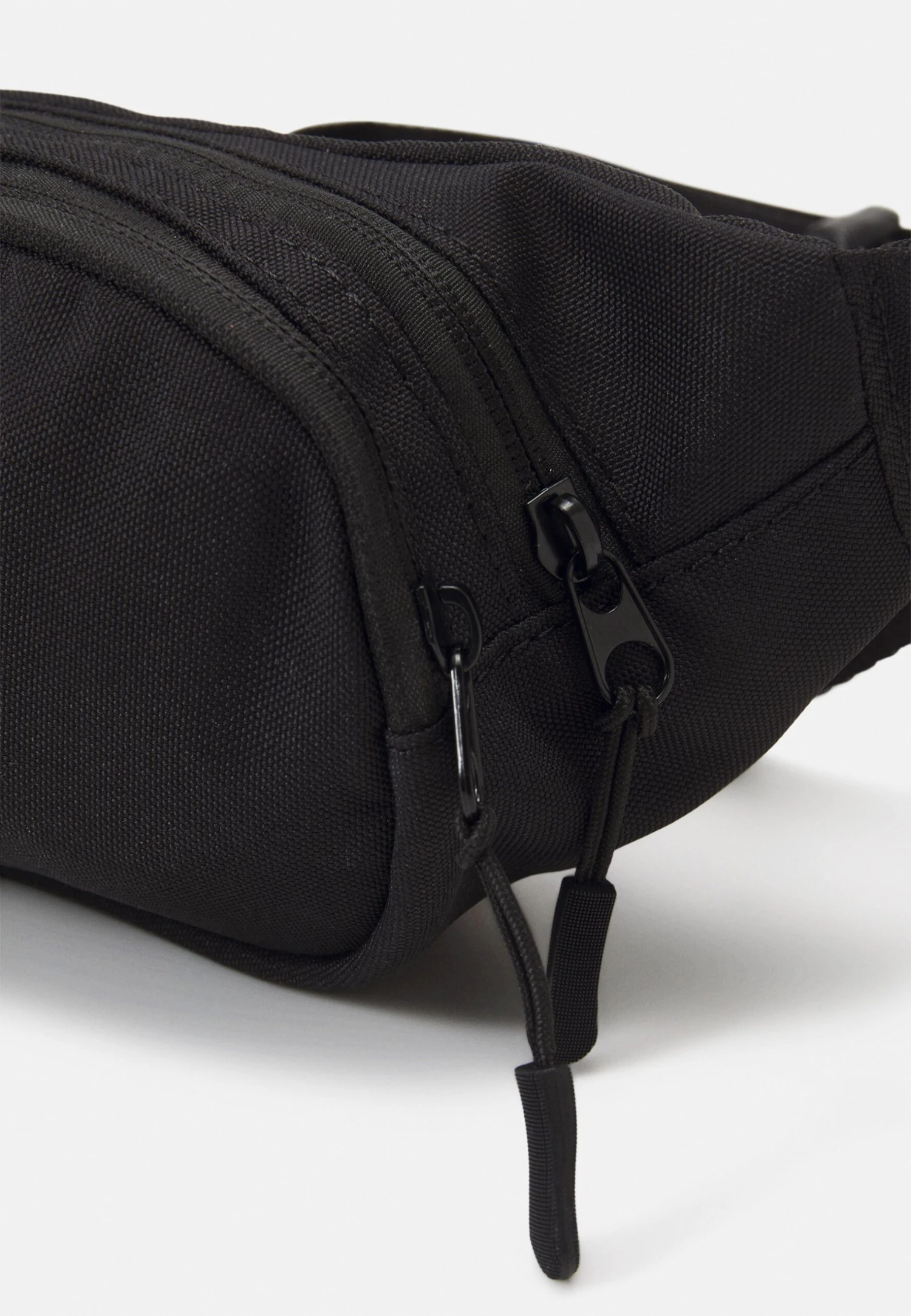 Pier One Riñonera - Black 4 Pier One Riñonera - Black - Imagen 4