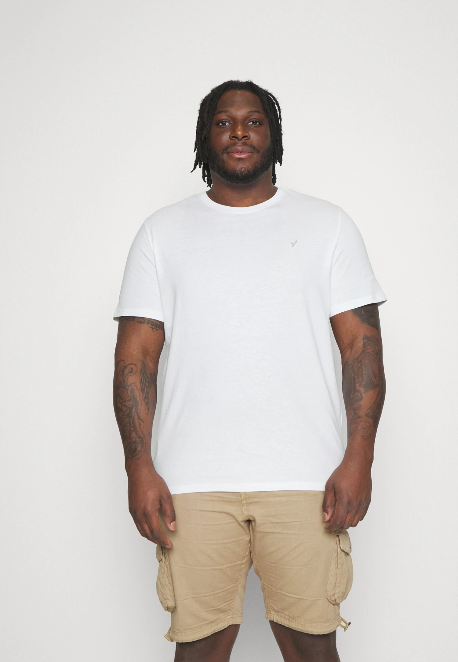 Pier One 5 Pack - Camiseta Básica - White/Mottled Dark Grey/Bordeaux 2 Pier One 5 Pack - Camiseta Básica - White/Mottled Dark Grey/Bordeaux - Imagen 2