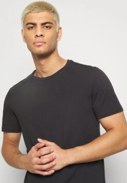 Pier One 7 Pack - Camiseta Básica - Black -Pier One Mode Outlet Tienda a537c665fcb548988df38d98a88a46a2