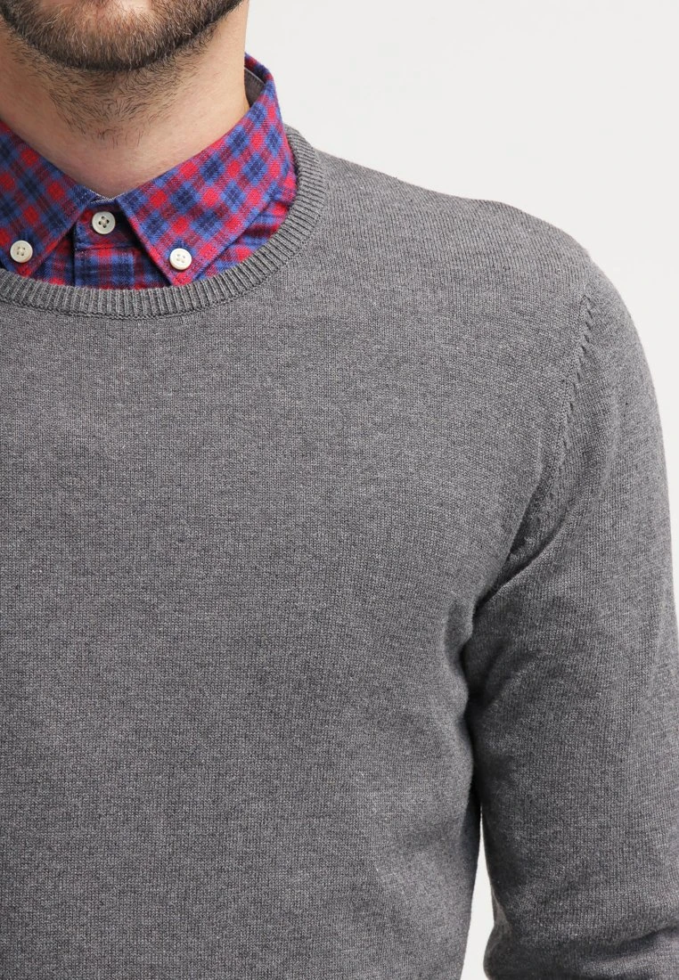 Pier One Basic Crewneck - Jersey De Punto - Dark Grey Melange 4 Pier One Basic Crewneck - Jersey De Punto - Dark Grey Melange - Imagen 4