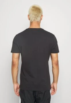 Pier One 7 Pack - Camiseta Básica - Black -Pier One Mode Outlet Tienda c239e8a3e78042a8accd19b3ccbc3f93