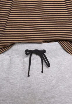 Pier One 2 Pack - Shorts -Light Grey /Black 8 Pier One 2 Pack - Shorts -Light Grey /Black -Pier One Mode Outlet Tienda c4d577d8c6314b53bc4b281d9e735af0