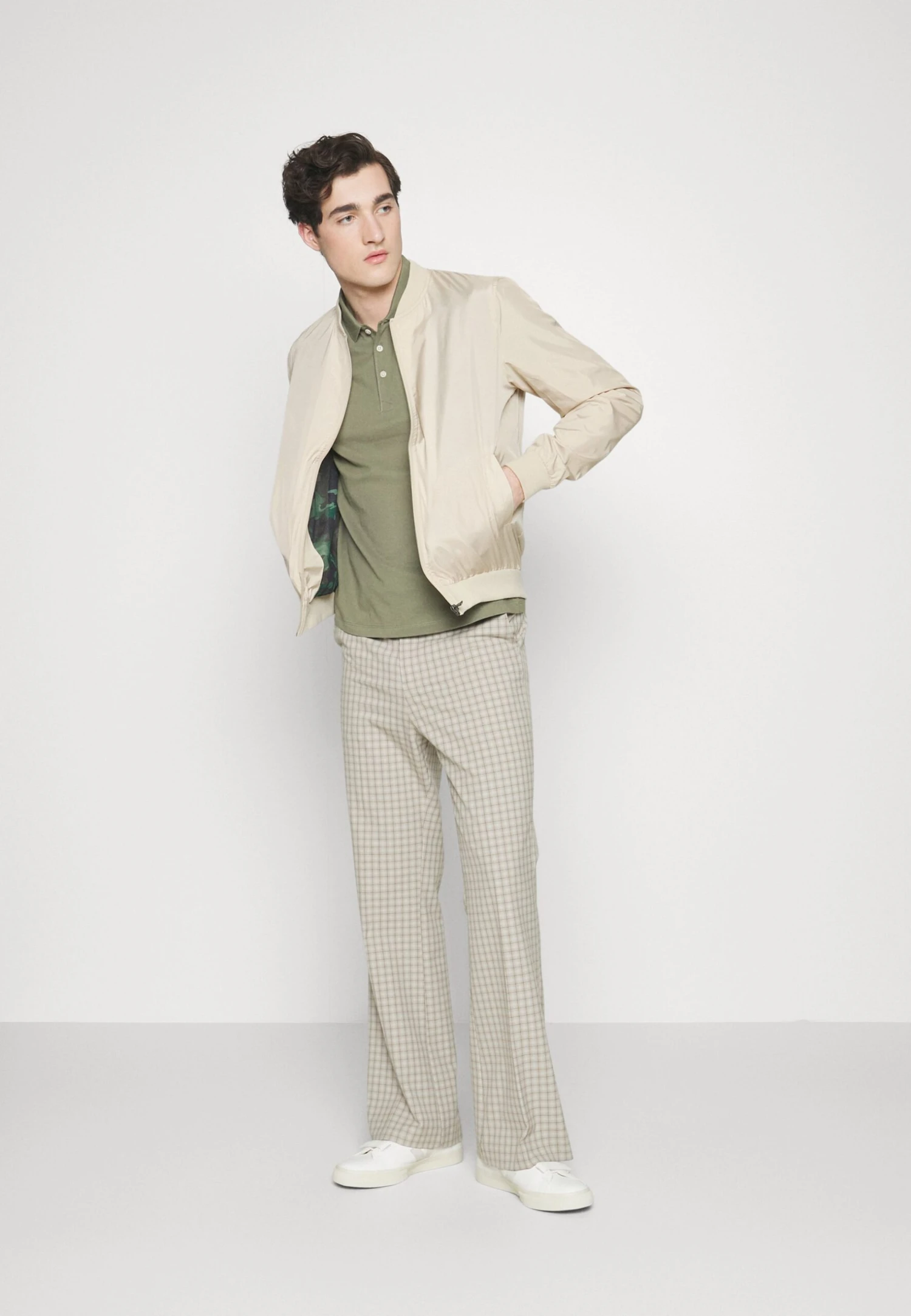 Pier One Chaquetas Bomber - Beige 2 Pier One Chaquetas Bomber - Beige - Imagen 2