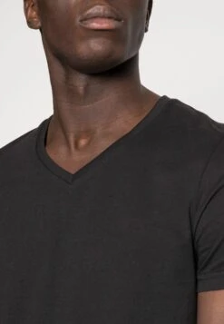 Pier One 3 Pack- Camiseta Básica - Black -Pier One Mode Outlet Tienda df7c9f951f5c42309db997b3240fc1e8