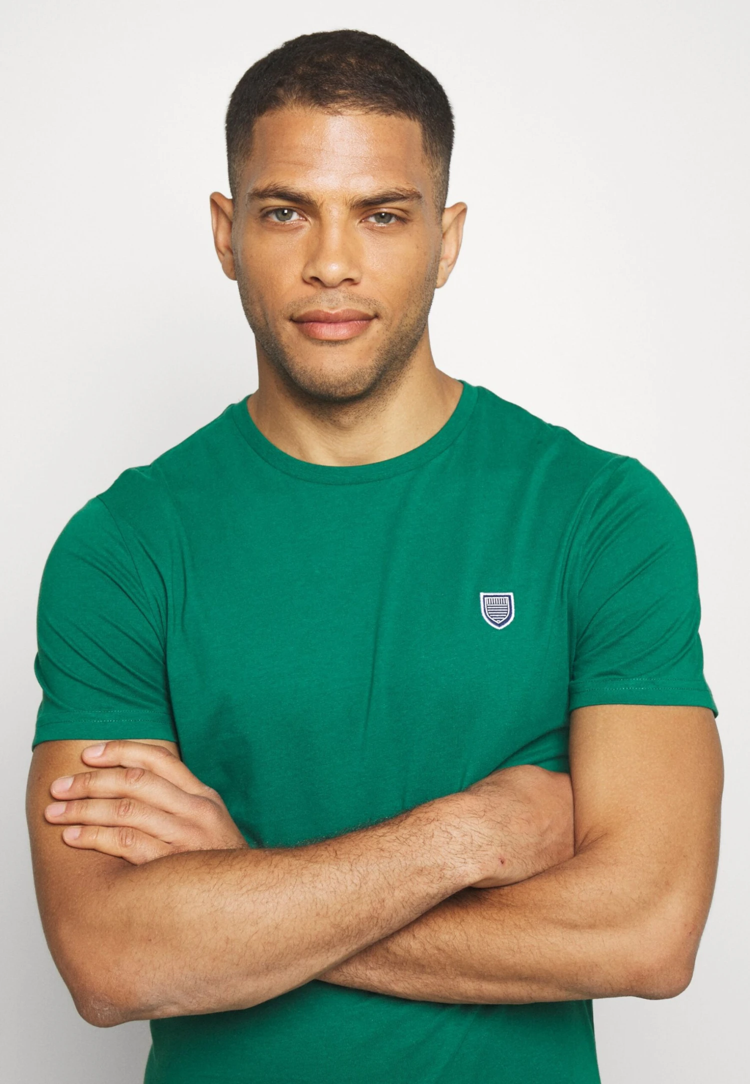 Pier One Camiseta Básica - Dark Green 4 Pier One Camiseta Básica - Dark Green - Imagen 4