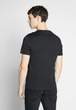 Pier One 3 Pack - Camiseta Básica - Black/White/Blue -Pier One Mode Outlet Tienda e7497b751f8c4bd498980e2ffe8f6ae0